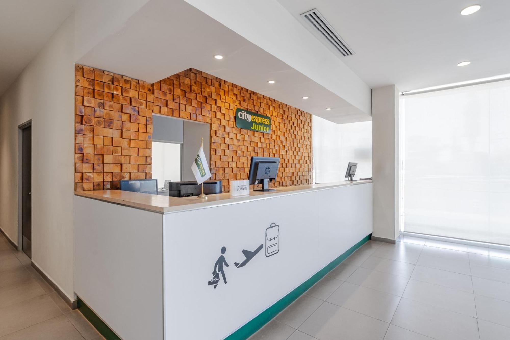 City Express Junior By Marriott Aguascalientes Centro Eksteriør billede