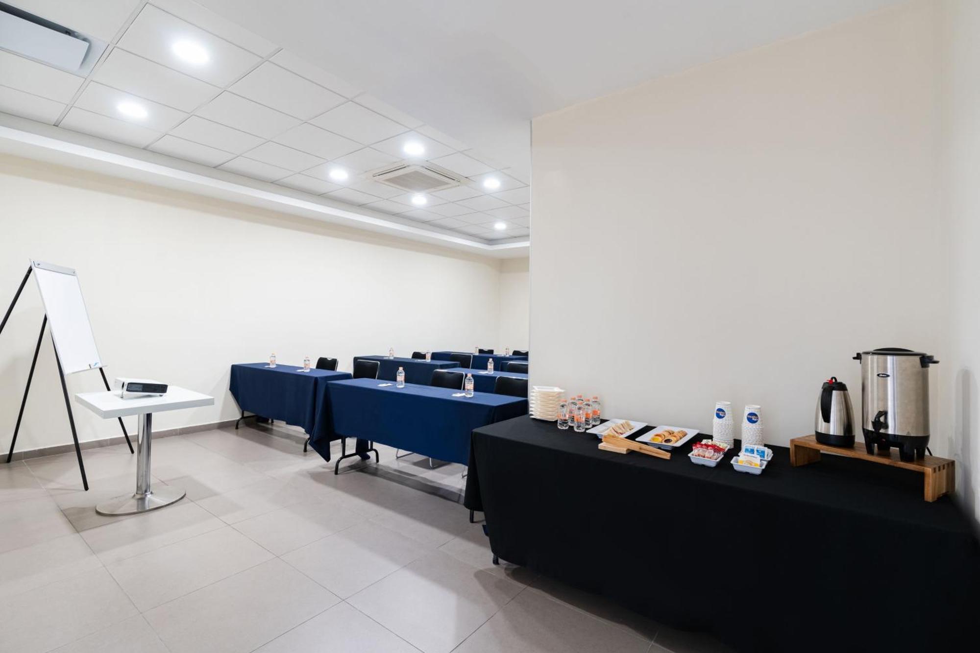City Express Junior By Marriott Aguascalientes Centro Eksteriør billede